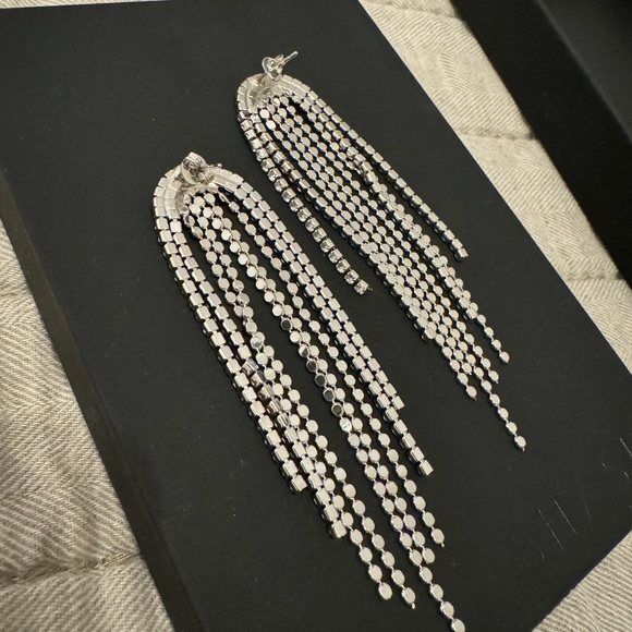 SHASHI Casino earrings in silver - Picture 3 of 4